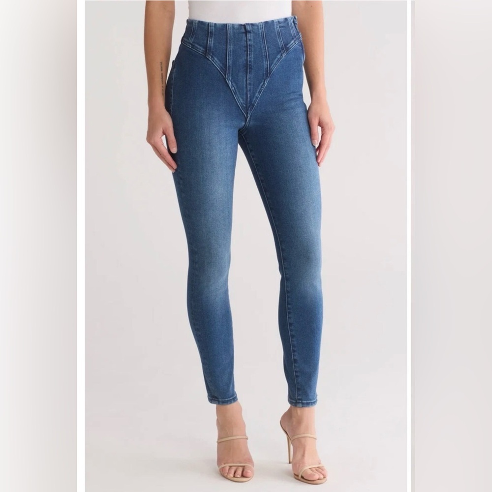 Good American Good Legs Compression Skinny Jeans
Size 4